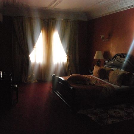 Hotel Taddart Миделт Екстериор снимка