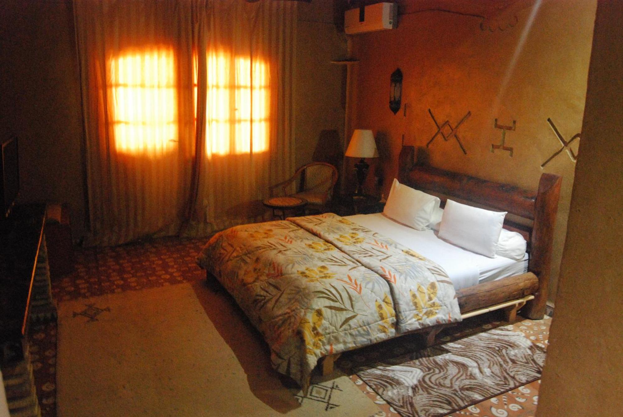Hotel Taddart Миделт Екстериор снимка