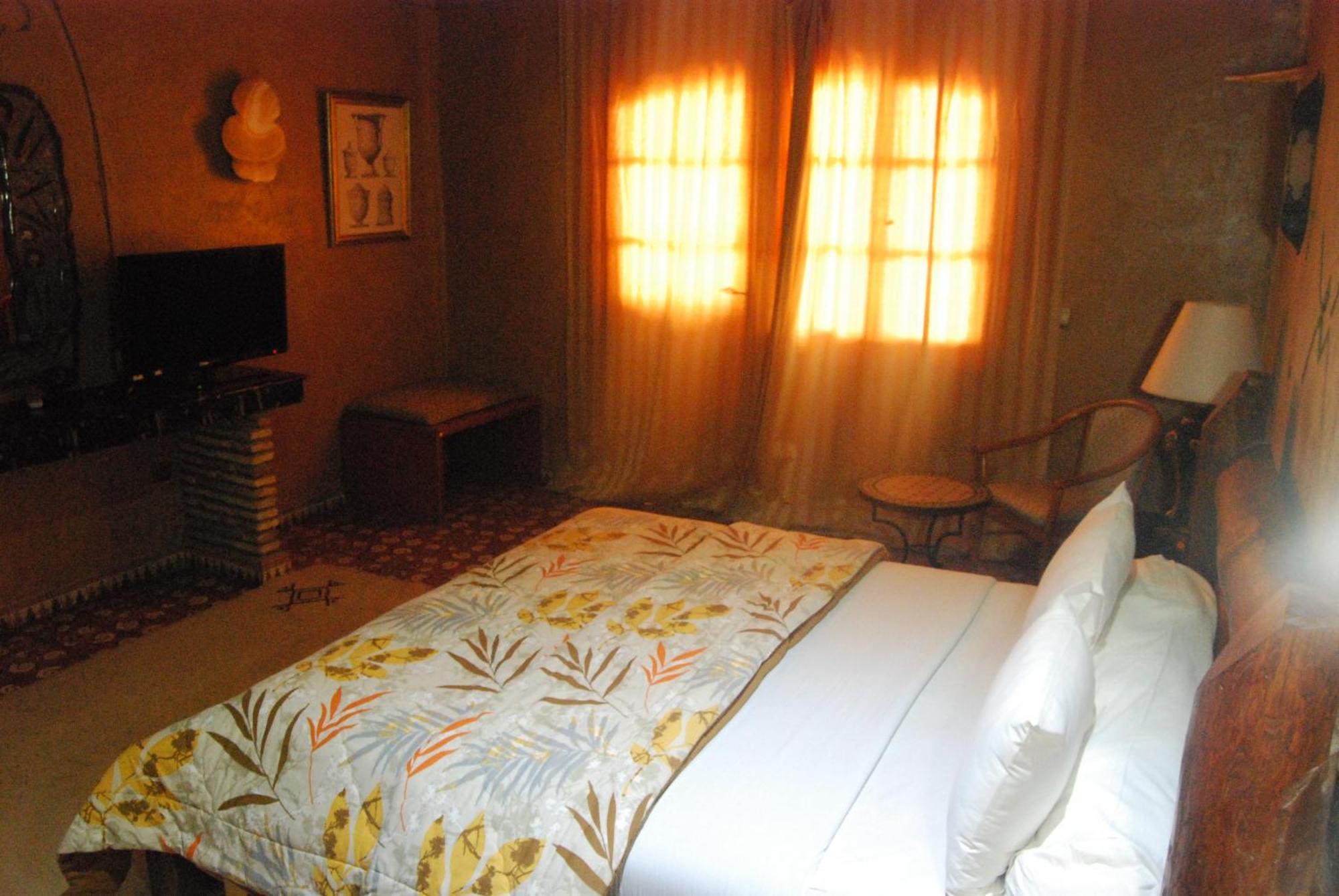 Hotel Taddart Миделт Екстериор снимка
