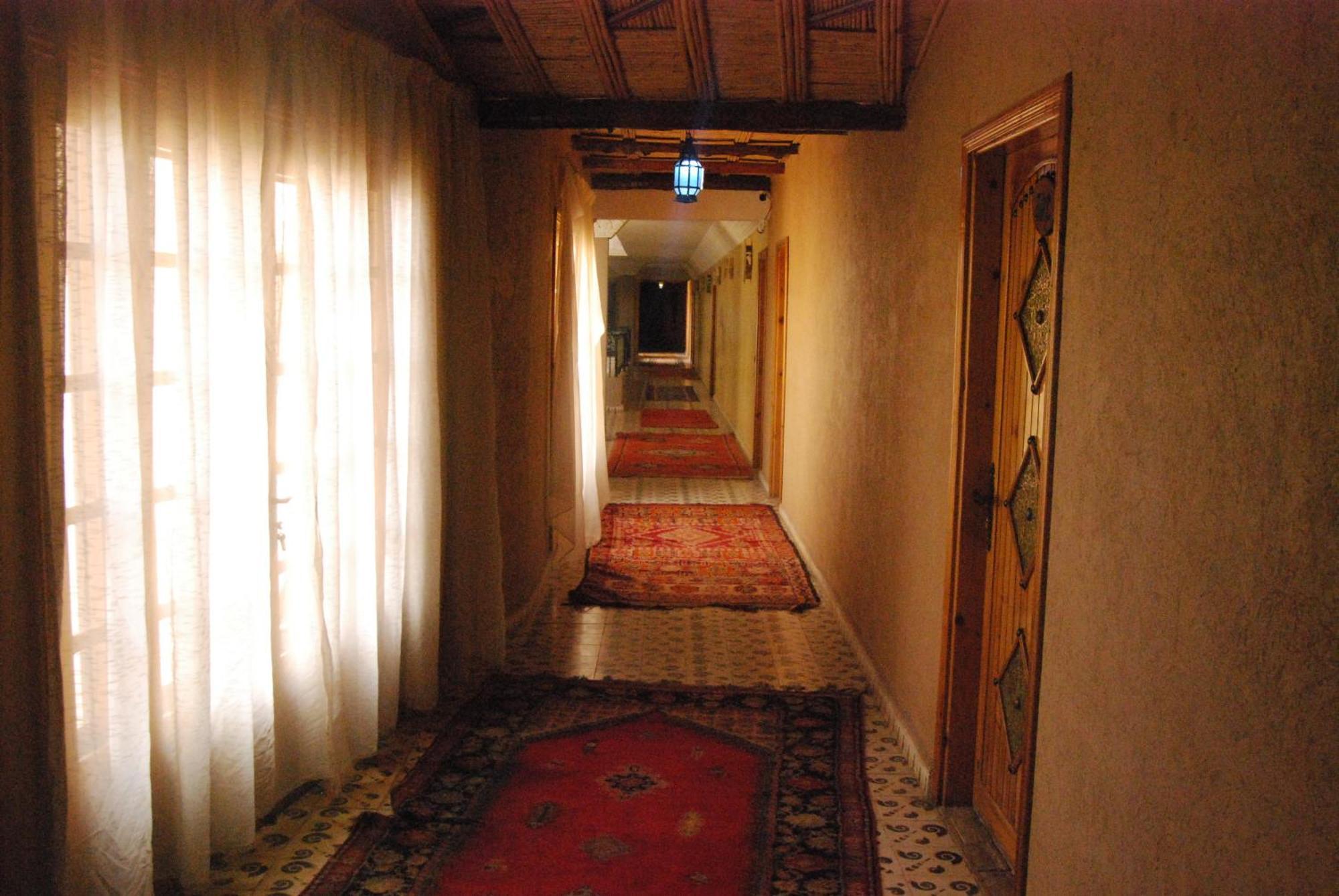 Hotel Taddart Миделт Екстериор снимка