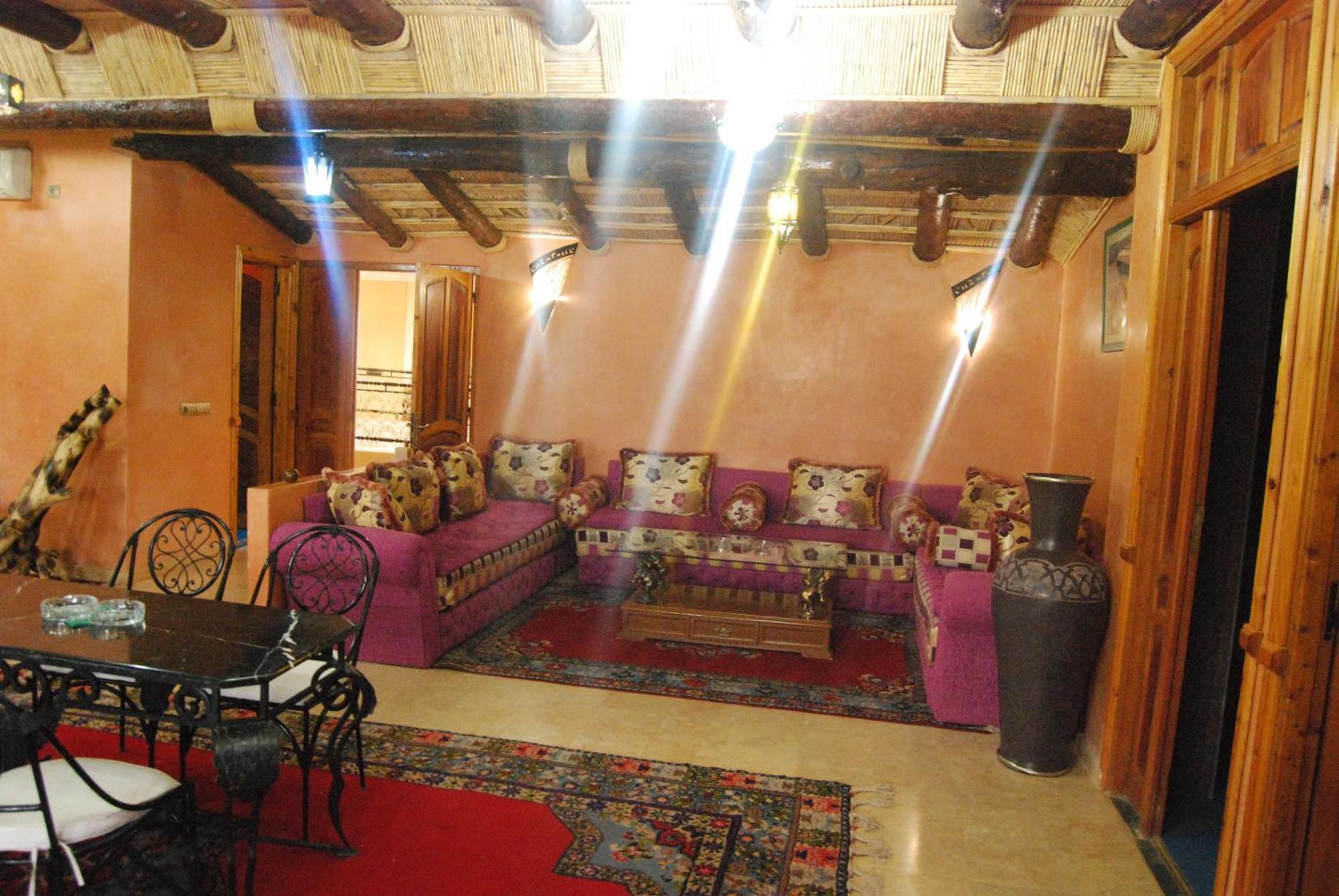 Hotel Taddart Миделт Екстериор снимка