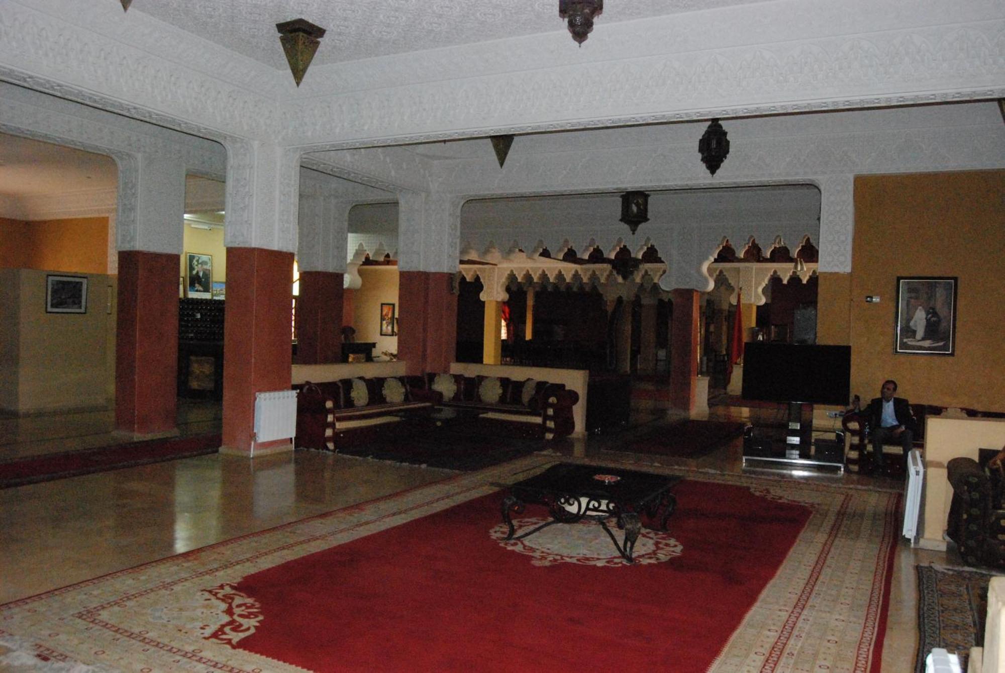 Hotel Taddart Миделт Екстериор снимка