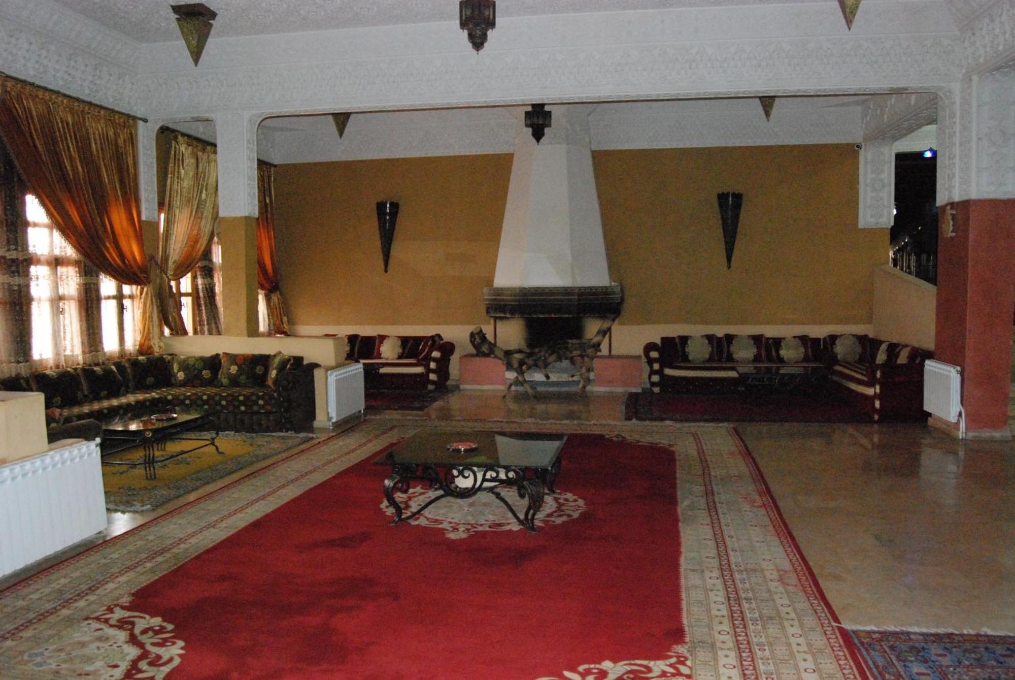 Hotel Taddart Миделт Екстериор снимка