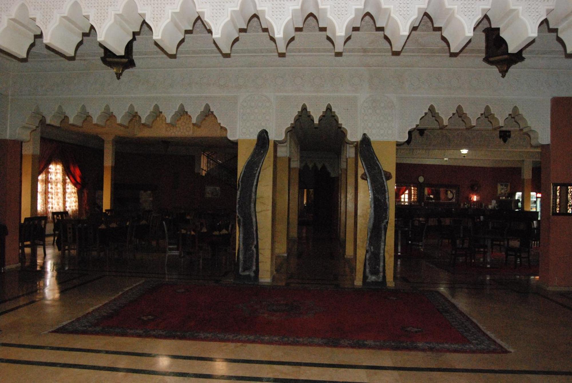 Hotel Taddart Миделт Екстериор снимка