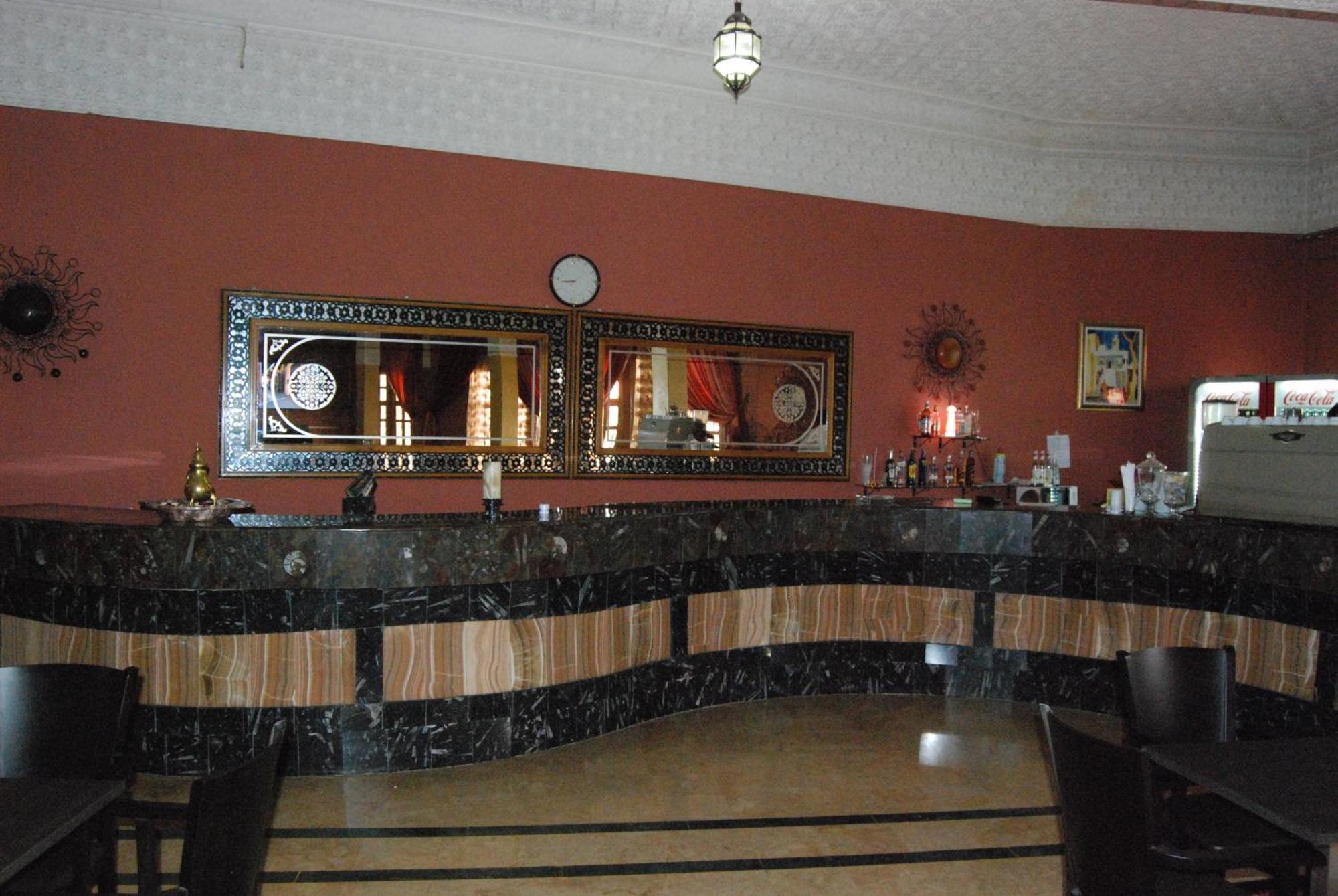 Hotel Taddart Миделт Екстериор снимка