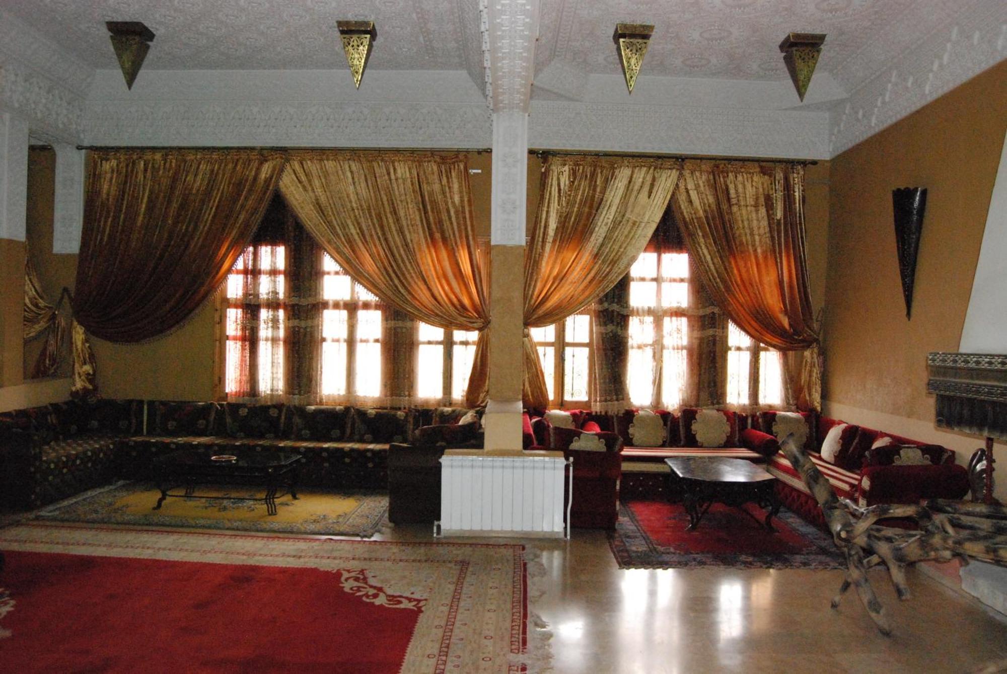 Hotel Taddart Миделт Екстериор снимка