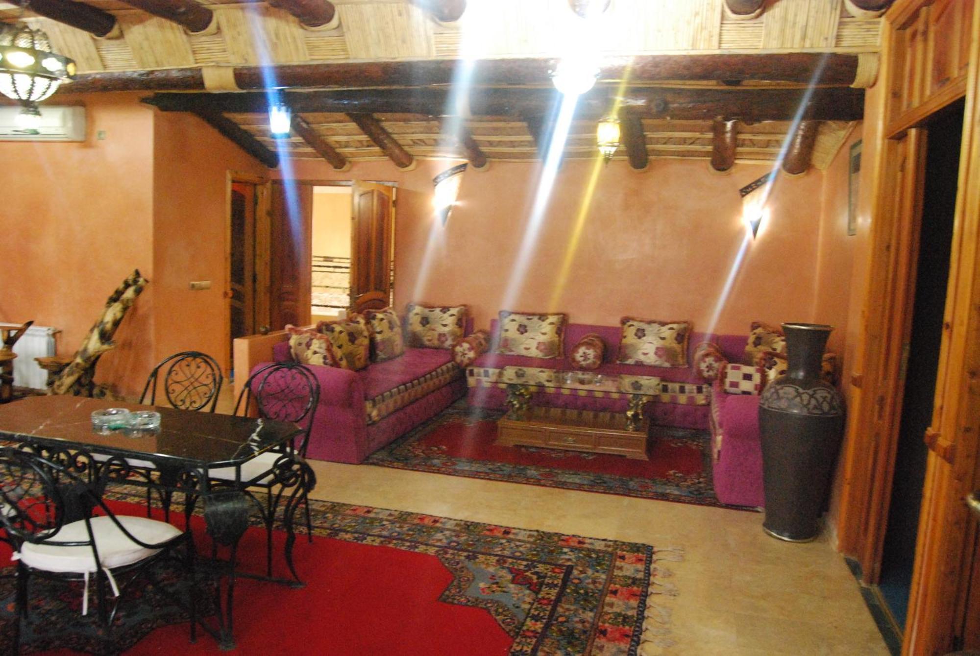 Hotel Taddart Миделт Екстериор снимка